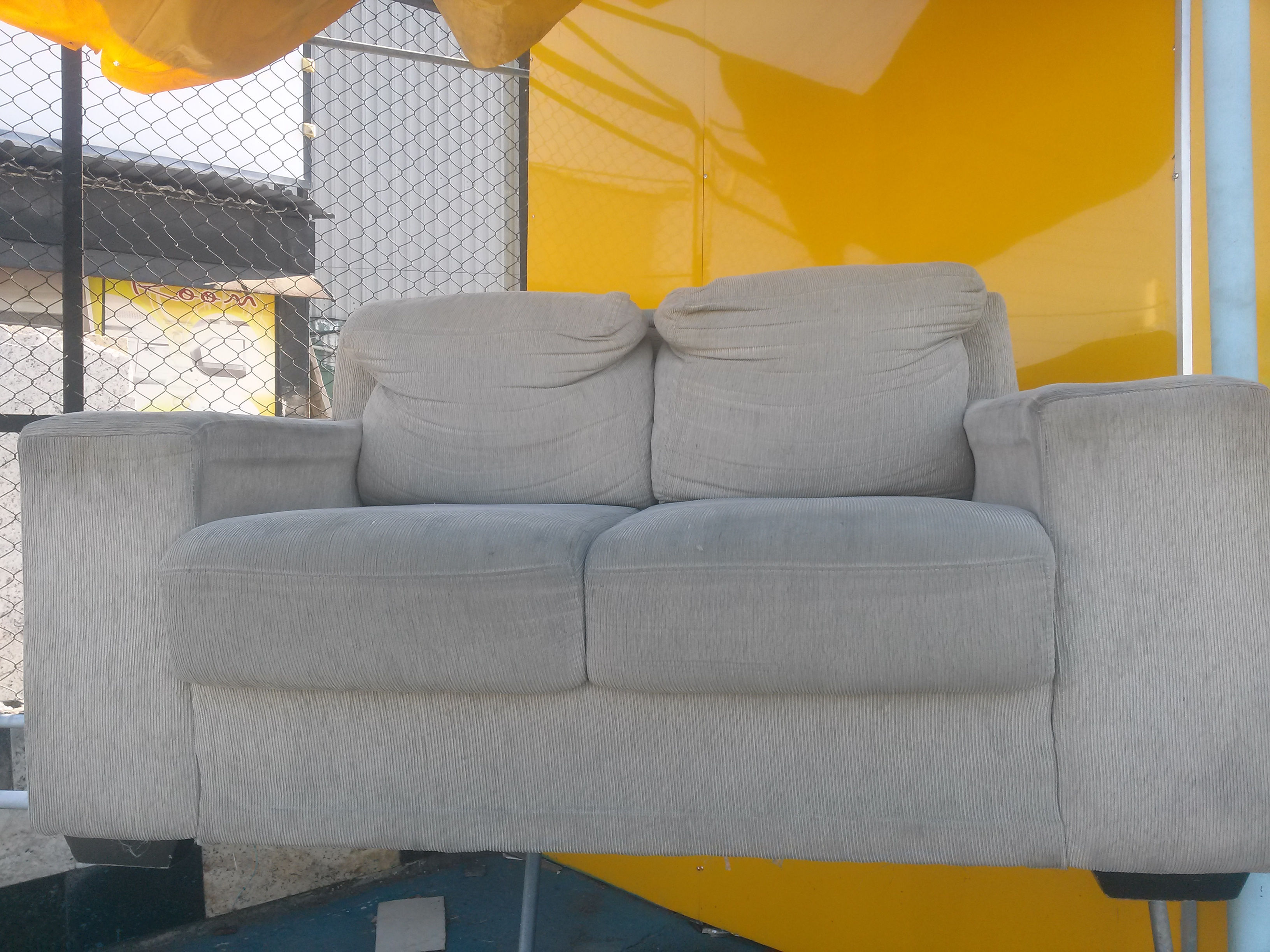 Sofá Bege 2 Lugares