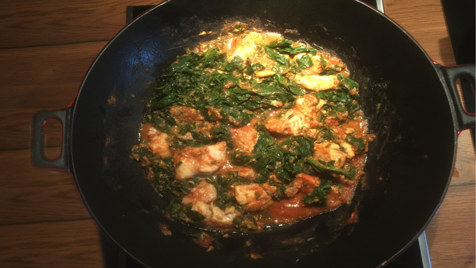 Filet de poisson à la tomate et aux épinards