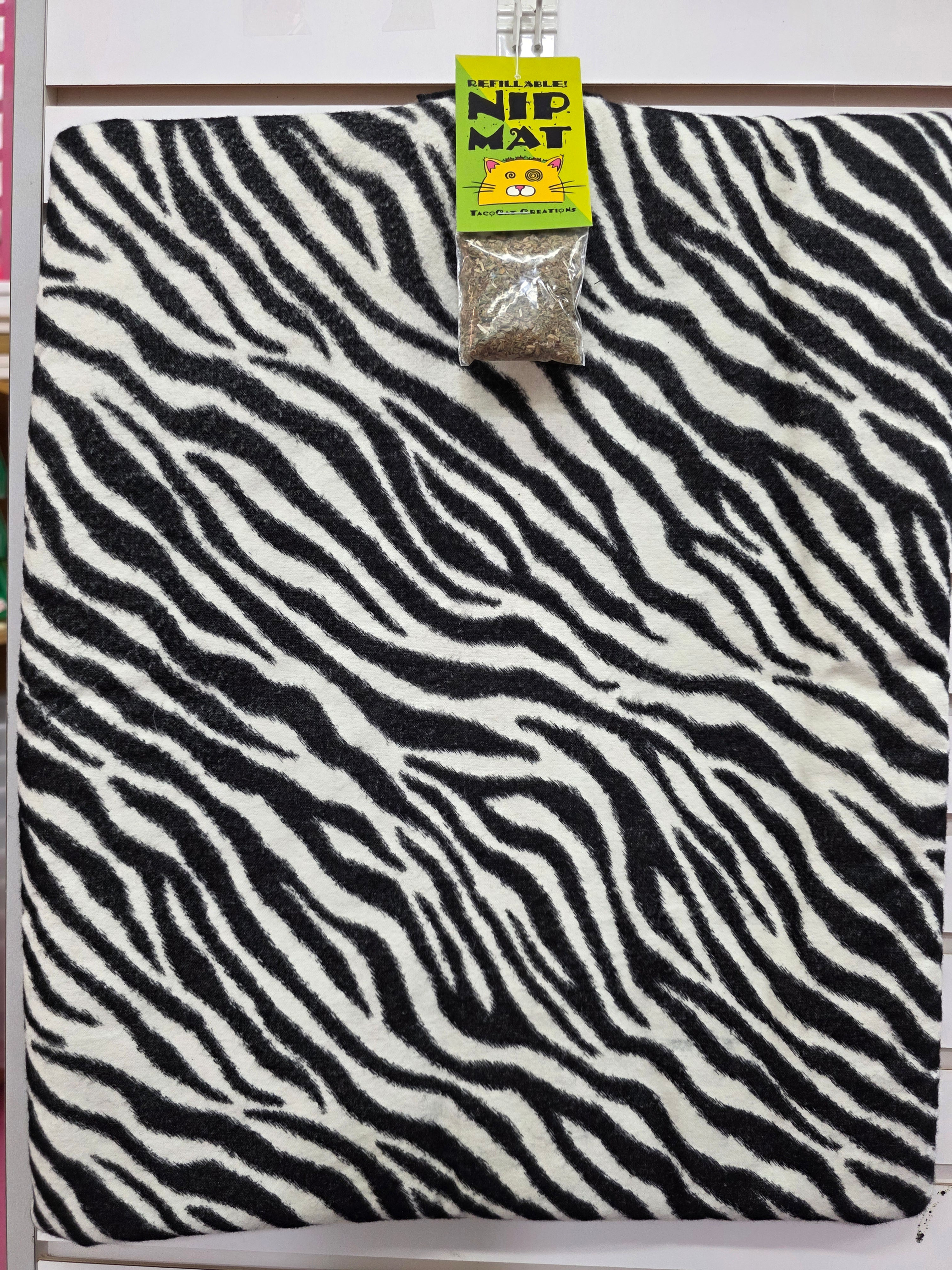 Walk on the Wild Side Pattern Fuzzy Flannel XL Mats Refillable Cat Bed
