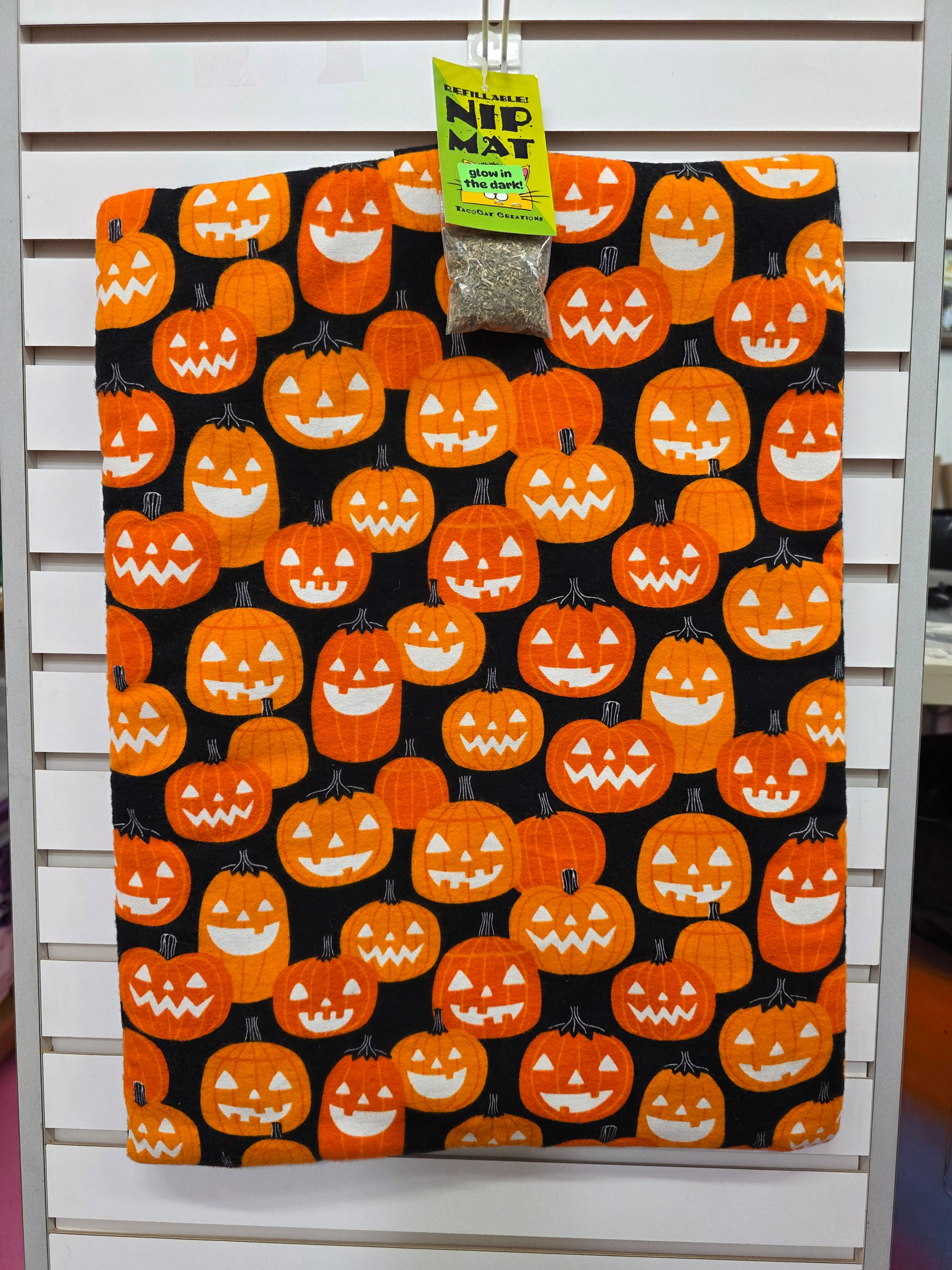 Glow in the Dark Punkin Patch Pattern XL Mats Refillable Cat Bed