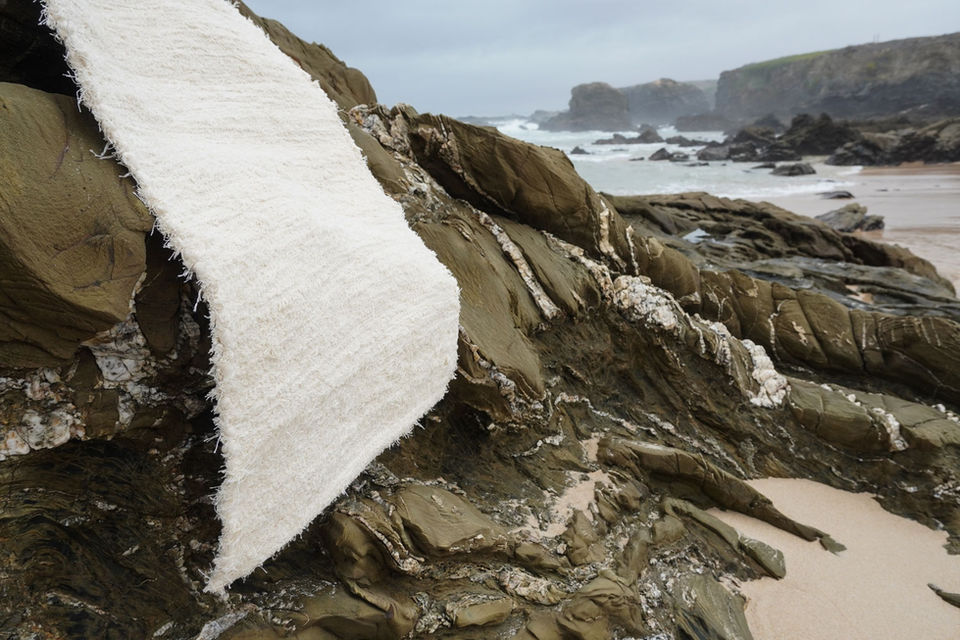 White handmade rug in recycled cotton