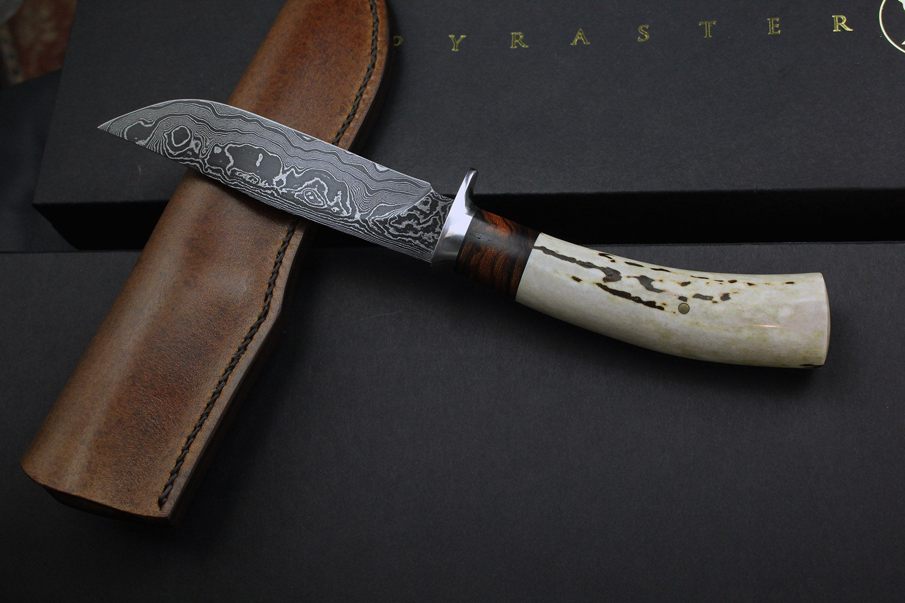 Kis bowie kés damaszk acél penge, sivatagi vasfa és szarvasagancs markolat