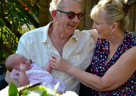 grandparents-1703766__480.jpg