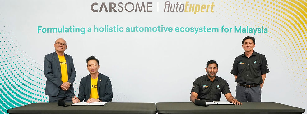 A Memorandum of Understanding (MOU) on the partnership was signed recently by Encik Mohd Zameer B Zahur Hussain, Chief Executive Officer from PETRONAS Lubricants Marketing Malaysia Sdn Bhd (PLMM) (seated right), and Chris Ang, CARSOME Malaysia’s Managing Director at CARSOME’s PJ Automall (seated, left). The signing was witnessed by Chong Wen Hong, General Manager Sales Highstreet of PLMM (standing right), and Eric Chan, CARSOME Group’s President and Chief Operating Officer (standing left).