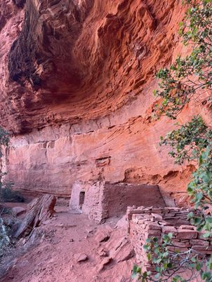 Ruins off trail in Long Canyon