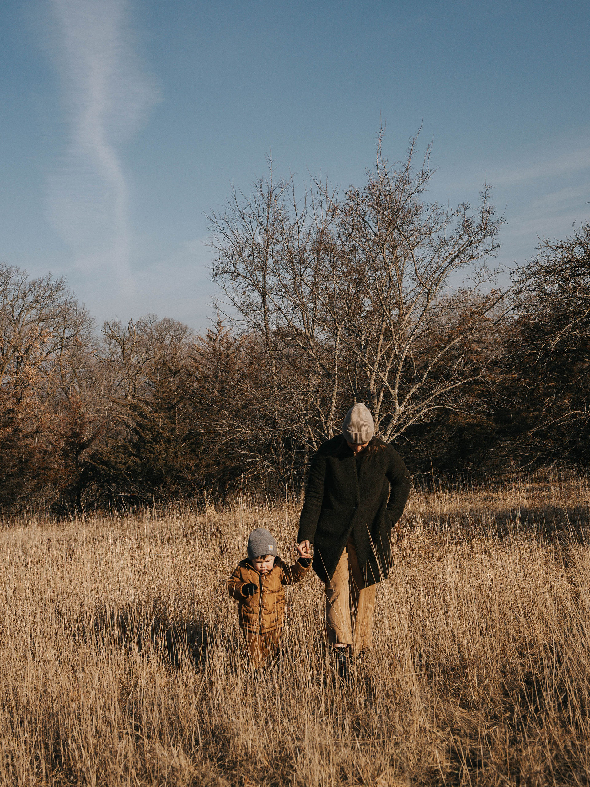 River Falls Wisconsin and twin cities Minneapolis minnesota Documentary Lifestyle family engagement newborn wedding senior photographer