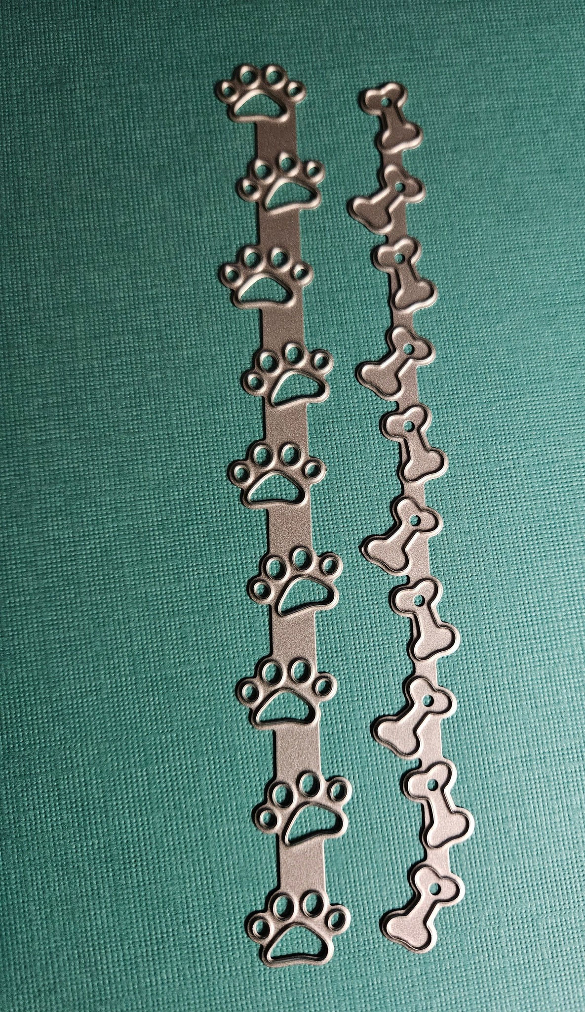 Paw & Bone Border Metal Cutting Die