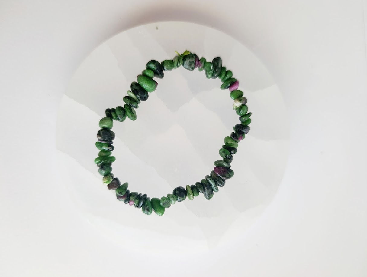 Pulsera chip Zoisita con Rubí