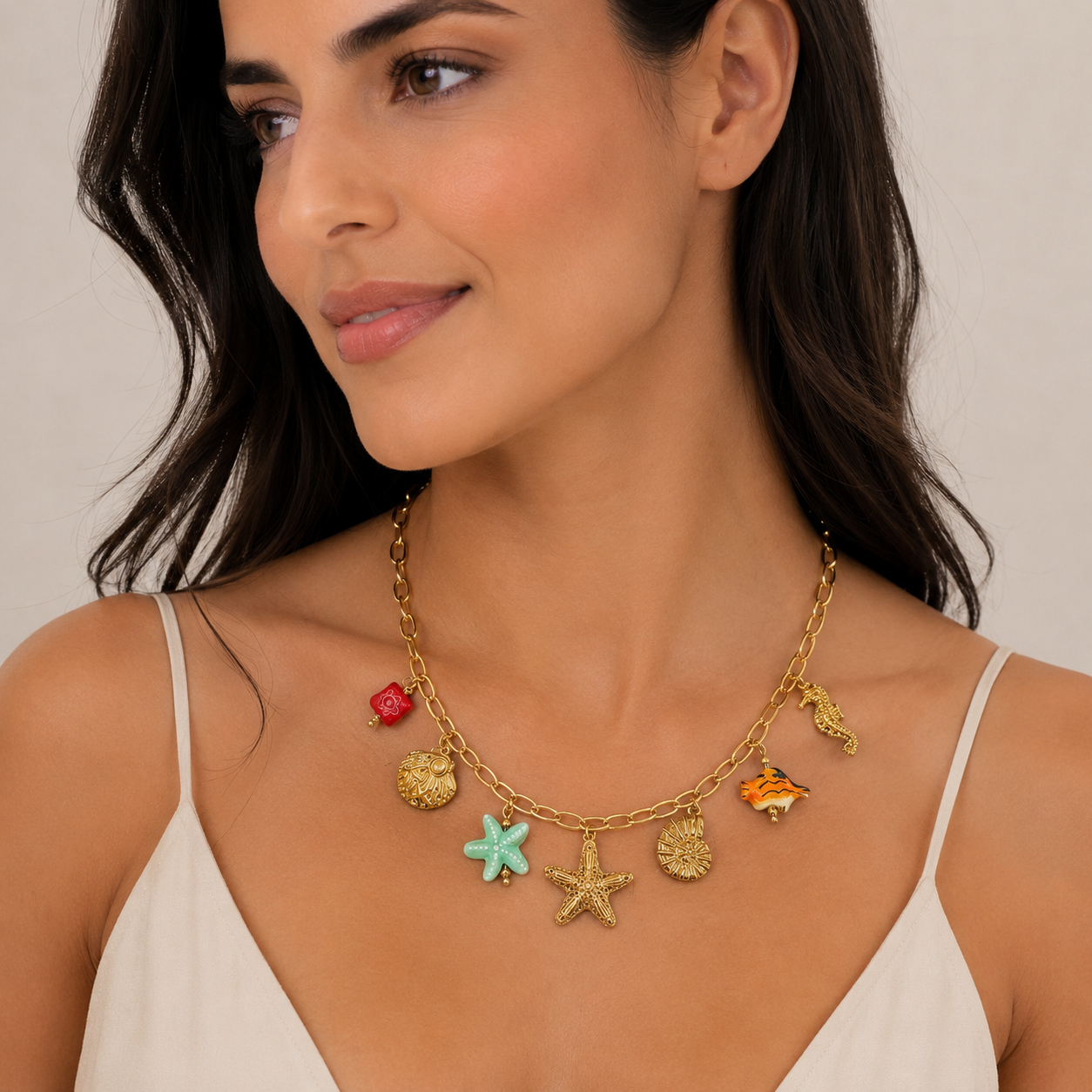 COLLAR ESLABONES CON DIJES CONCHAS Y ESTRELLAS MARINAS