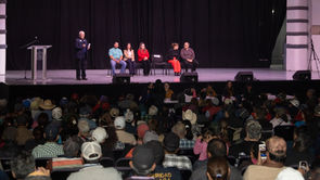 Entregan apoyos económicos a discapacitados y adultos mayores, en Cuauhtémoc