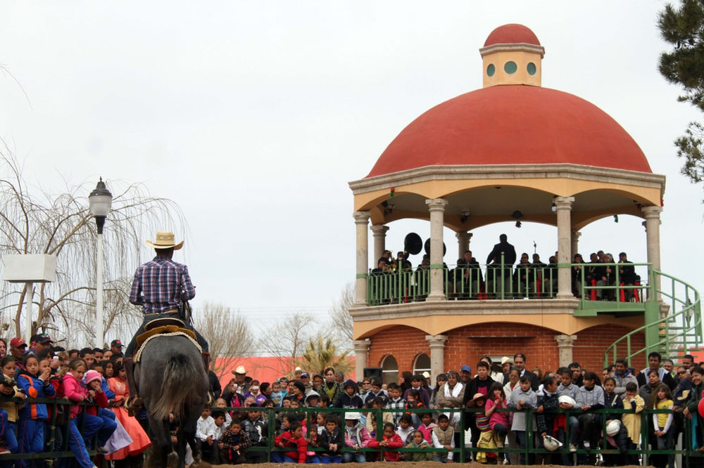 Celebra Anáhuac 94 aniversario de fundación