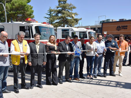 Donan bomberos de Albuquerque tres unidades a Cuauhtémoc