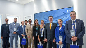 Maru Campos se reúne con representantes de Embraer en Feria Aeroespacial Farnborough 2026