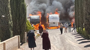 Se quemaron tres vehículos tipo Motorhome en incendio  en campo 2A