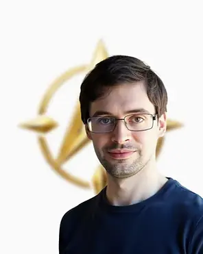 Foto von Eduard Fütterer mit dem Logo von Auswandern Steuerfrei im Hintergrund.