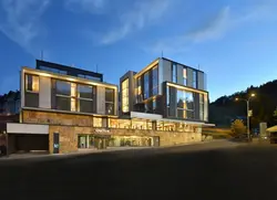 Exterier-Grand-Hotelu-Hradec-04