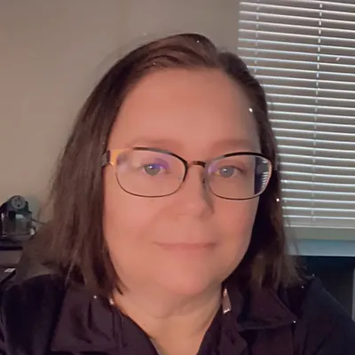 Leslie Holland.webp