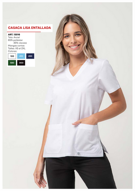 Modelo vestida con casaca de Arciel escote en v de varios colores para sanidad marca 21 de Septiembre