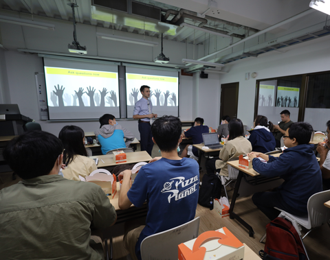 Antony P English Teacher
Seminar presenter
Academic English teacher 
Research paper editor 
NTU seminar on academic writing 
Uni-edit English Editing and Translation
How to write an abstract
How to present at a conference 
英文老師 Antony P
講座講者
學術英文老師
研究論文編輯
台大學術寫作講座
征文翻譯暨英文編修
如何寫一篇摘要
如何於研討會展演
一對一英文