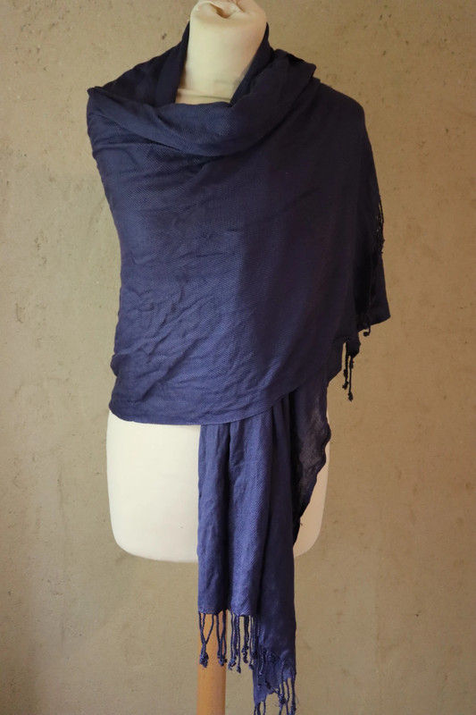 Miniature : Châle bleu nuit doux et léger