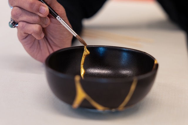 Miniatura: Kintsugi: l'arte di trasformare le crepe in bellezza