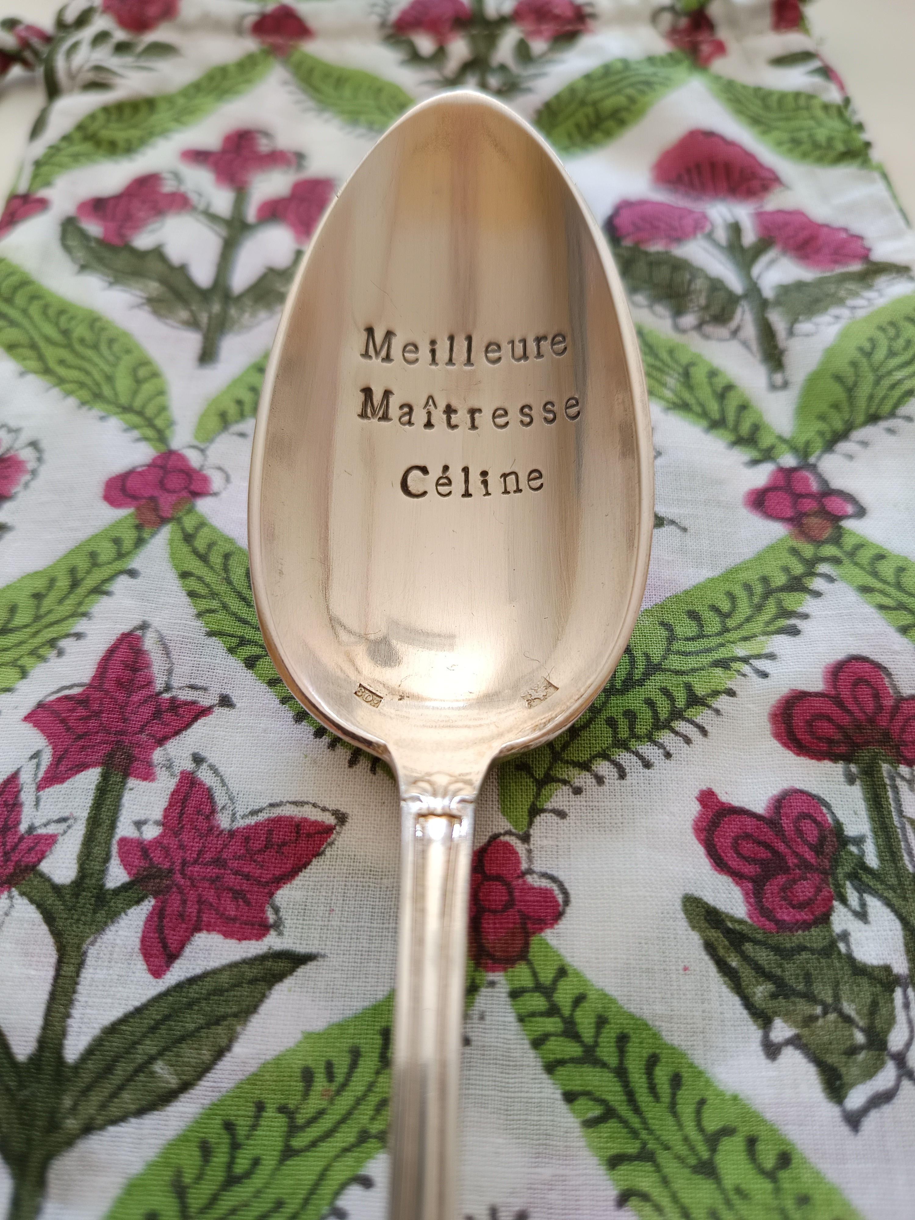 Cuillère à soupe imparfaite " Meilleure Maîtresse Céline " avec encre