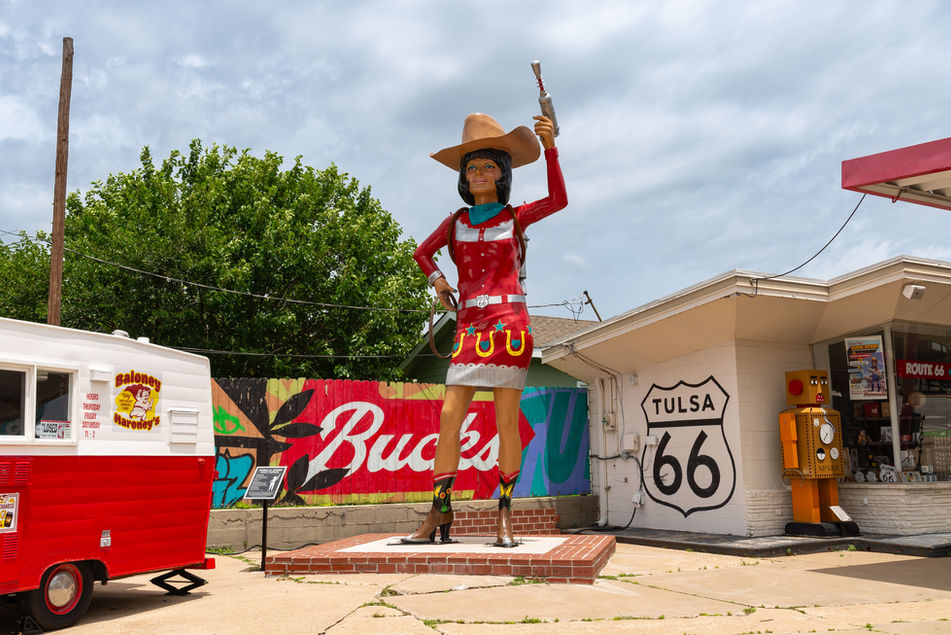 Route 66 Roadside Attraction "Stella Atom" giant at Buck Atom's Cosmic Curios in Tulsa, Oklahoma, USA.