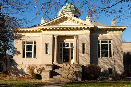 Exterior of the historic Hume-Carnegie Library, built in 1904, in downtown Mendota, Illinois.