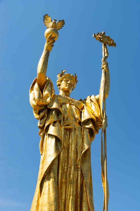 Chicago, Illinois - United States - April 9th, 2026: The Statue of the Republic by Daniel Chester French, installed in 1918, at Jackson Park in Chicago, Illinois, USA. *FOR EDITORIAL USE ONLY