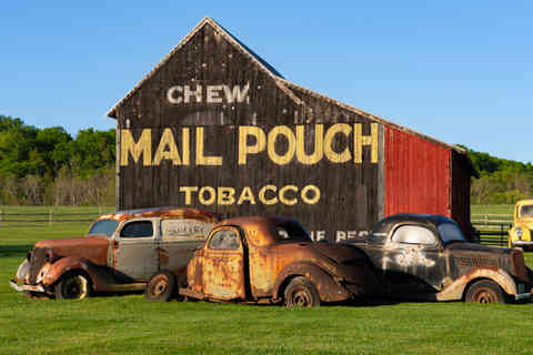 Perkiomenville, Pennsylvania - United States - April 27th, 2026: Vintage Mail Pouch Tobacco Barn at sunrise in Perkiomenville, Pennsylvania, USA. *FOR EDITORIAL USE ONLY