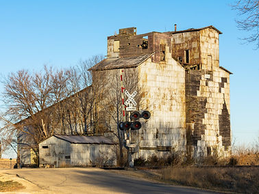 Old grain elevator in small Midwest town. Manlius, Illinois, USA.