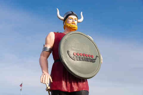 Nauvoo, Illinois - United States - December 30th, 2025: Roadside Carpet Viking giant "Eric" at the Nauvoo-Colusa High School in Nauvoo, Illinois, USA. *FOR EDITORIAL USE ONLY