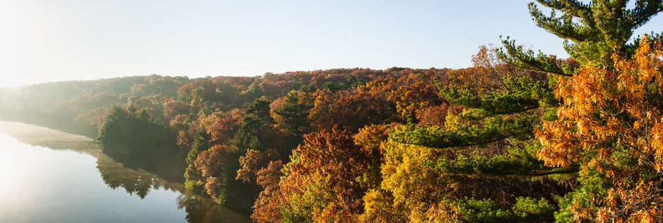 Sunrise on a beautiful Autumn day on the Illinois River.  Starved Rock State Park, Illinois, USA