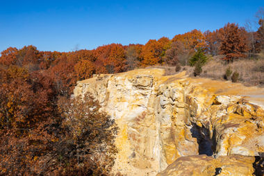Bluffs and Autumn colors at Buffalo Rock State Park in Illinois, USA.