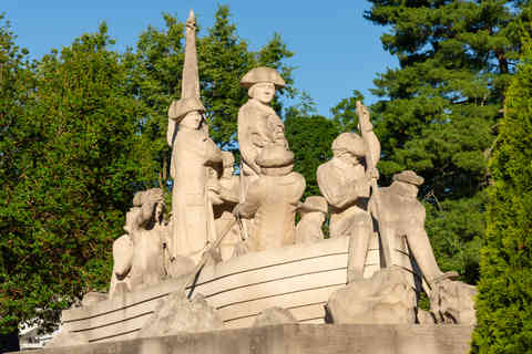 Washington Crossing, Pennsylvania - United States - June 20th, 2026: The "Washington Crossing the Delaware" sculpture by artist Frank Arena, at the Washington Crossing Inn in Washington Crossing, Pennsylvania, USA.