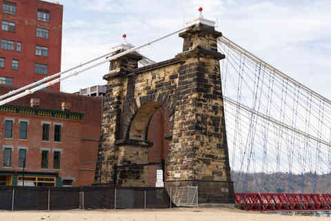 Historic Wheeling Suspension Bridge, built from 1847 to 1872, on the National Road over the Ohio River in Wheeling, West Virginia, USA.