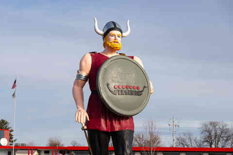 Nauvoo, Illinois - United States - December 30th, 2025: Roadside Carpet Viking giant "Eric" at the Nauvoo-Colusa High School in Nauvoo, Illinois, USA. *FOR EDITORIAL USE ONLY