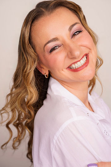 Kristen Daniels-Headshot .jpg