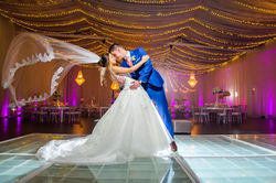 novios en el salón