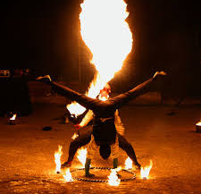 Spectacle-Pyrophonie-compagnie-Fuegoloko-Festival-tot-ou-t-arts-decembre-2021