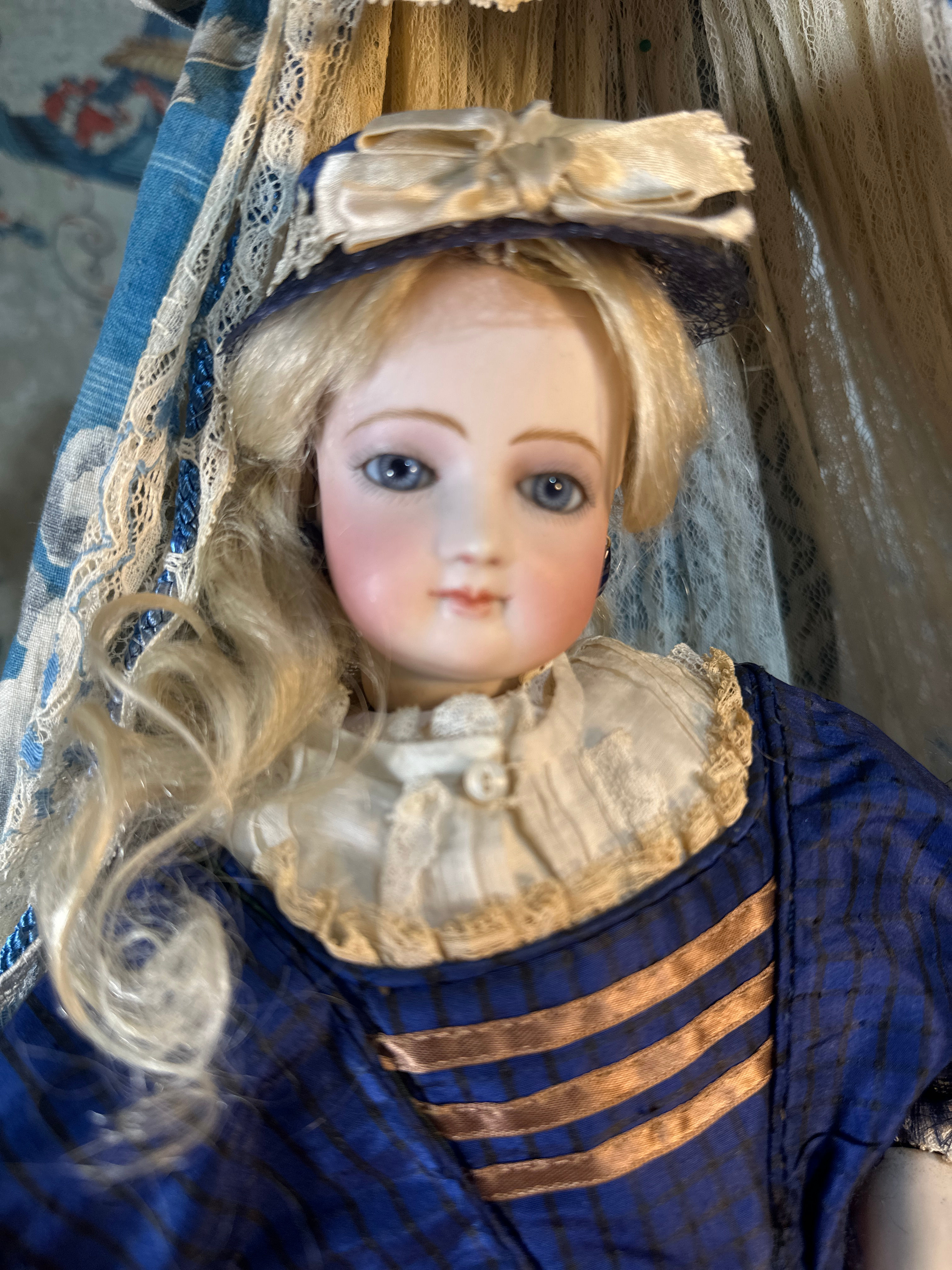 17.5” Serene French Fashion