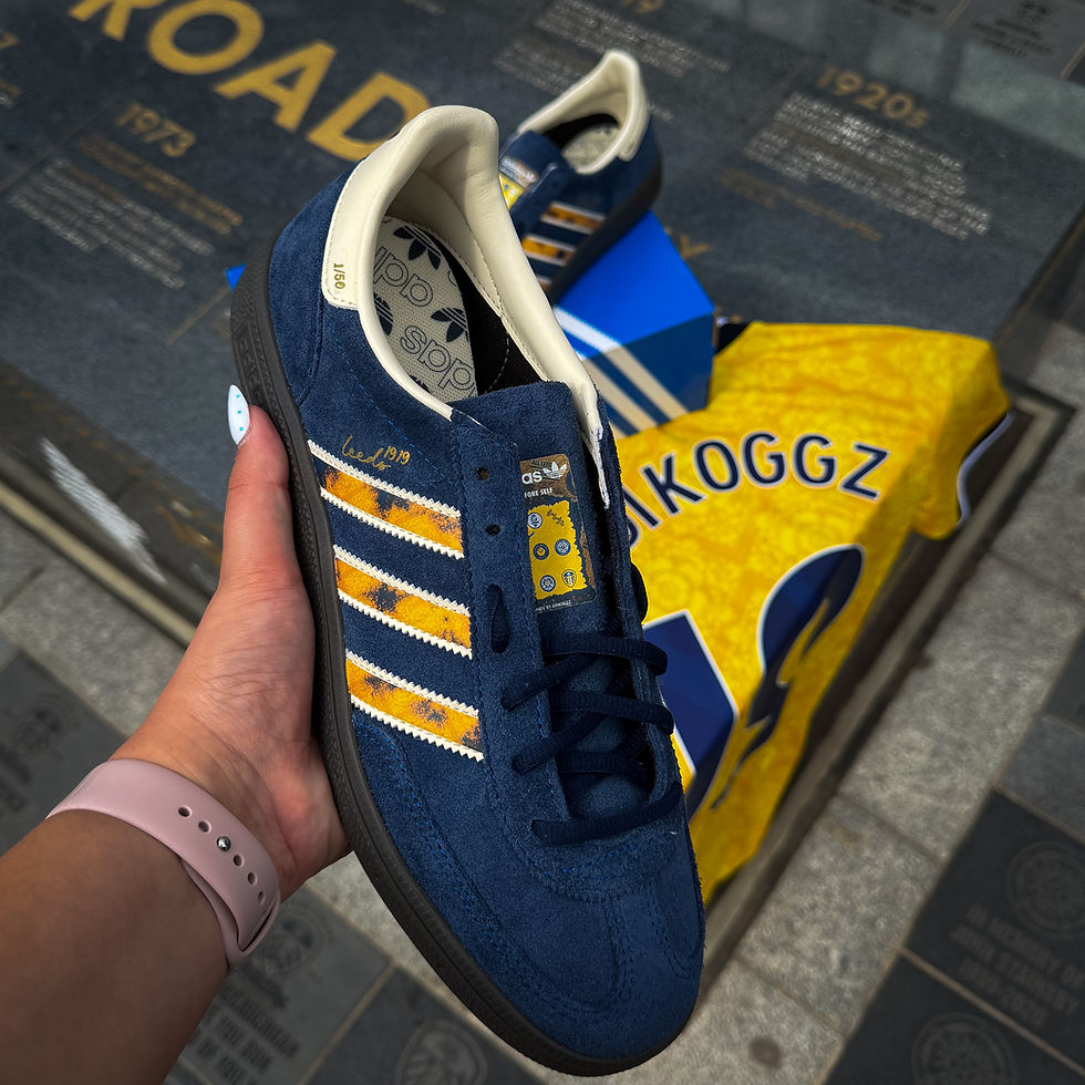 Miniatura: LEEDS UNITED (DECADES) TRAINERS