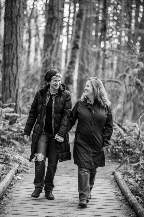 Charlotte & Tami's Romantic Session at Tryon Creek State Park