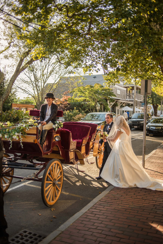 Couple elopes on Martha's Vineyard and goes on a romantic carriage ride after their ceremony.