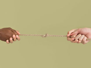 若另一半不是基督徒,教會服事和家庭婚姻之間常有拉扯,該如何是好? | 牧者觀點