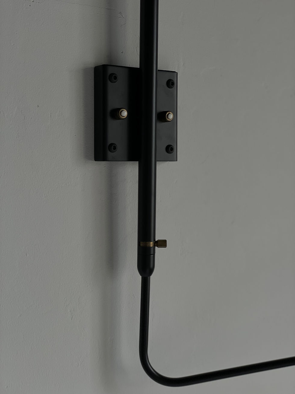 サムネイル： Editions Serge Mouille｜Two Arm One Curved Rotating Wall Sconce｜used