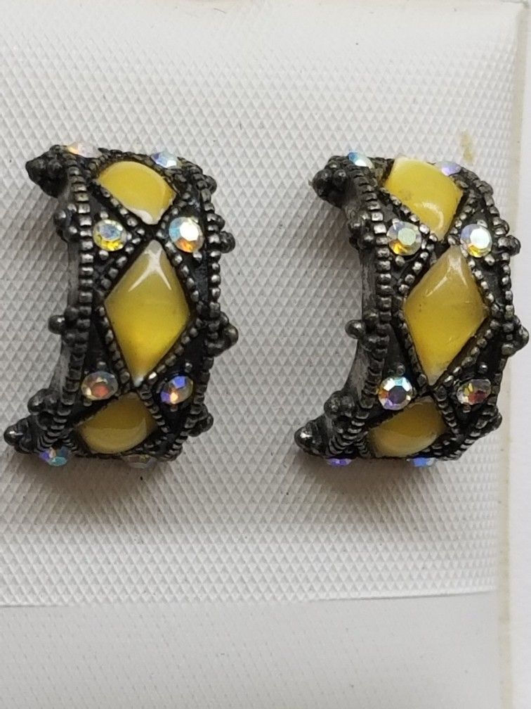 Thumbnail: Art Deco & Art Nouveau Abalone Wrap Stud Earrings – Green or Yellow