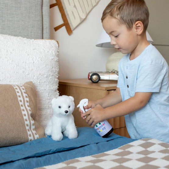 Thumbnail: Verjaag alle spoken, goblins en boemannen uit de slaapkamer van je kind met onze Monster Away Spray! Luna & Friends Waregem