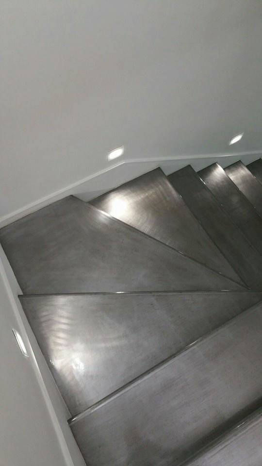 PAVILUX- RESINA SU SCALINATA ELEGANTE (2).jpg