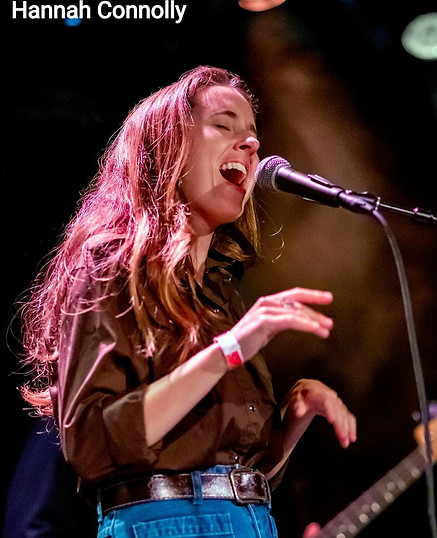 Hannah Connolly Singing_edited_edited.jp